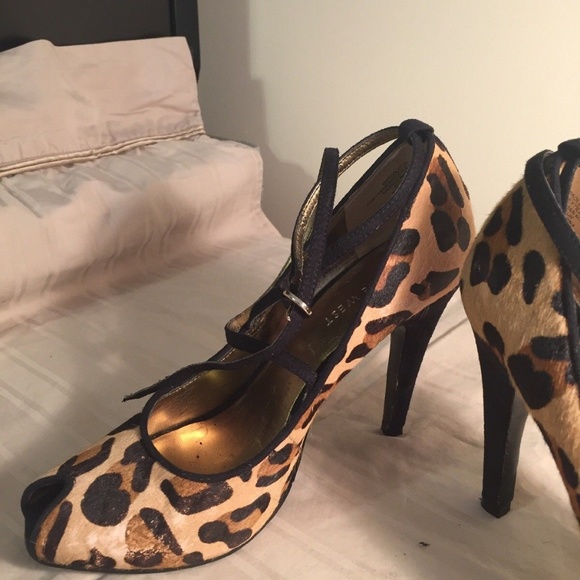 Nine West leopard pony hair heels w/ankle strap - Picture 3 of 6